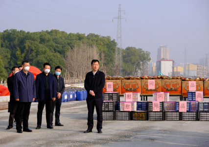 市委常委、副市長(zhǎng)肖云走訪慰問(wèn)丹霞路項(xiàng)目一線(xiàn)工人